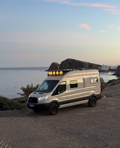 Negocio Dark Custom Garage Camperizaciones